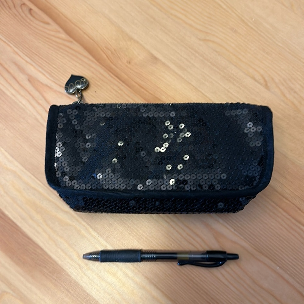 Sequined clutch with zipper top